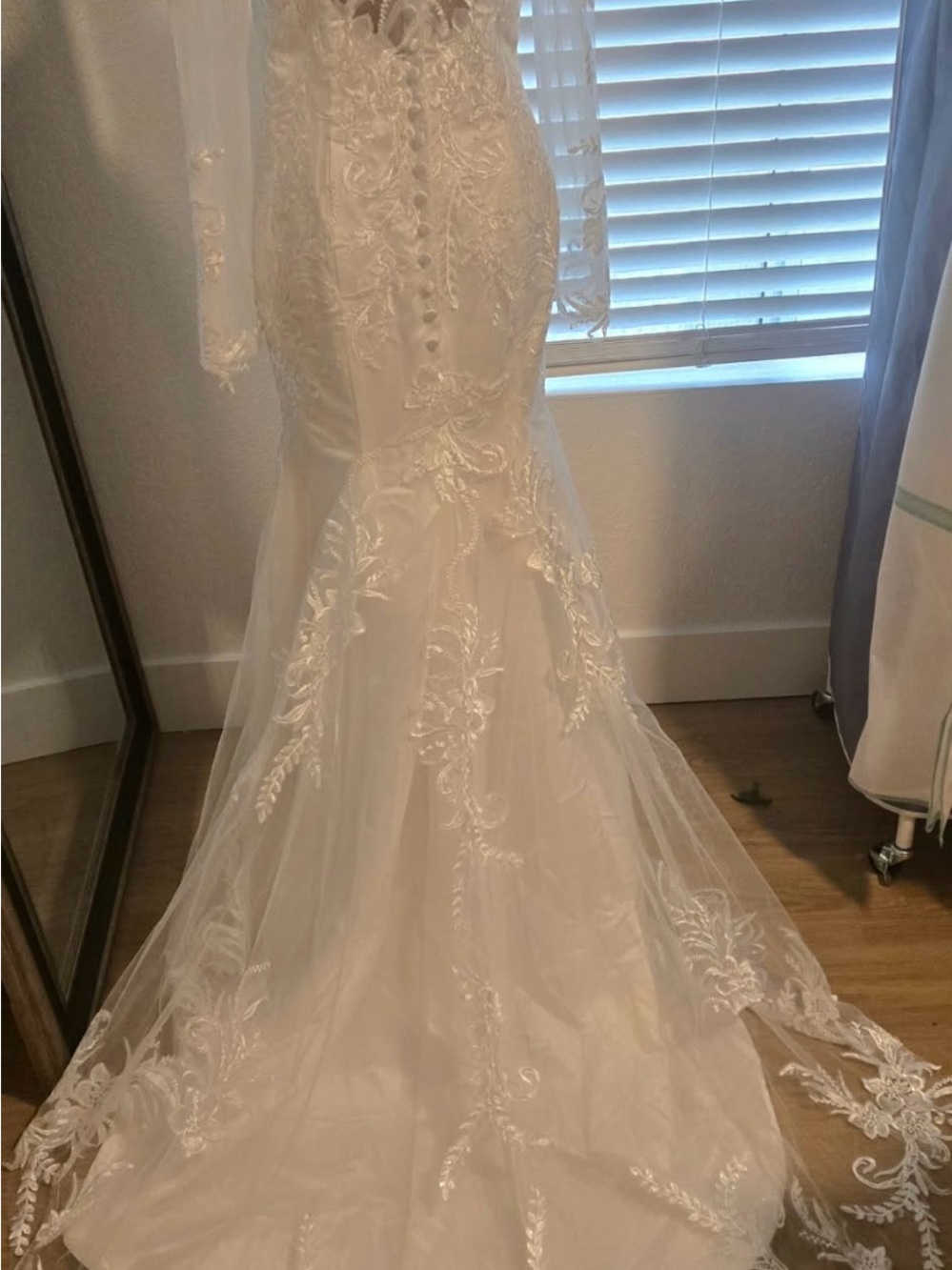 Ivory Lace Mermaid Wedding Dress with Sheer Train never worn selected another - Picture 9 of 9